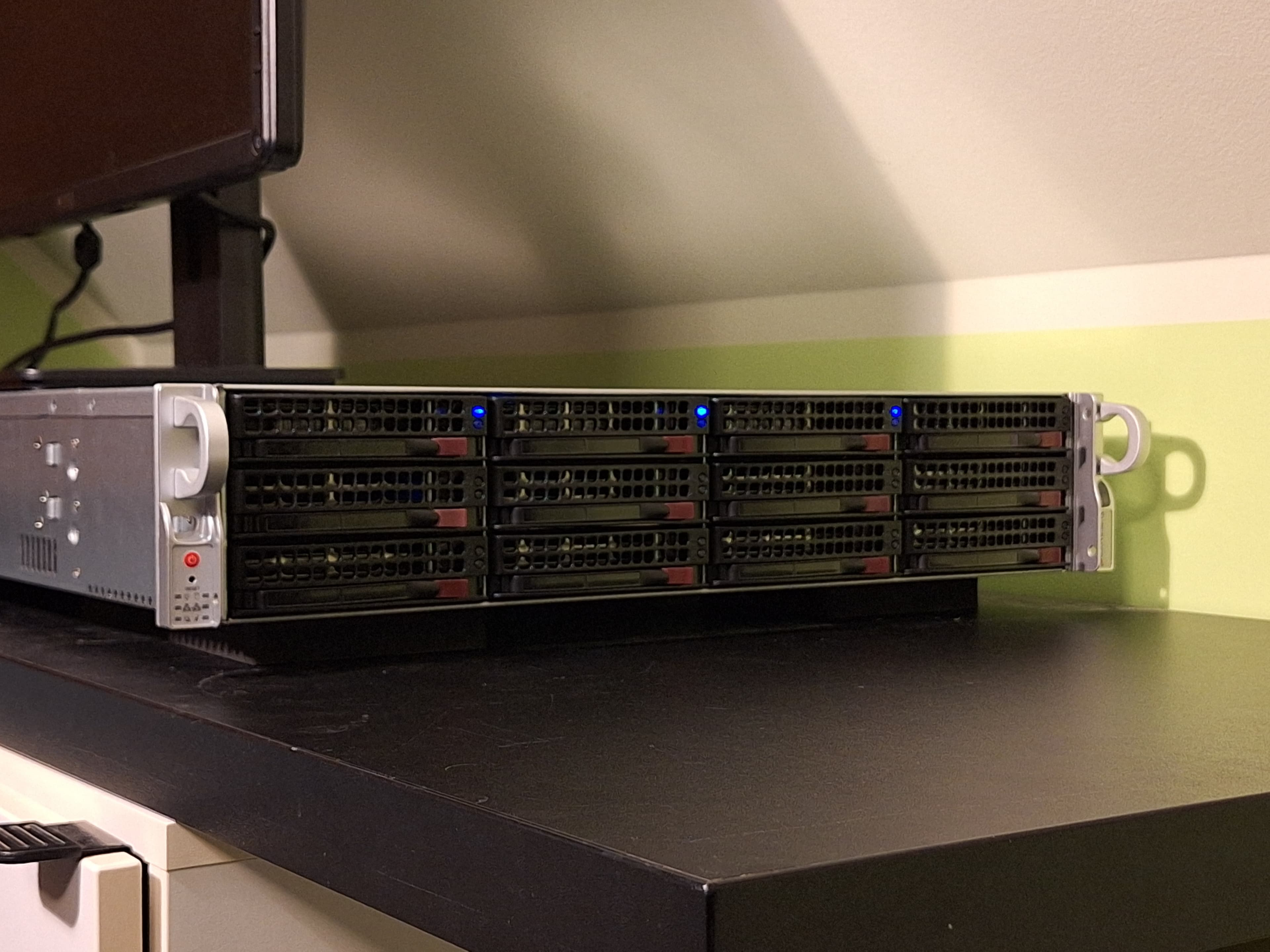 My Home Server Setup: Linux, ZFS, Hot-Swap and overkill
